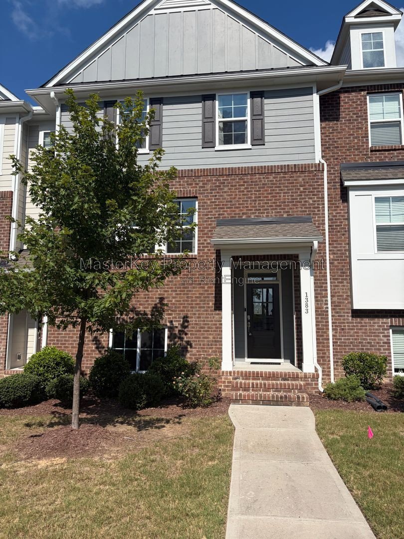 Spacious 4 Bedroom Townhome Located In Apex NC!!! property image