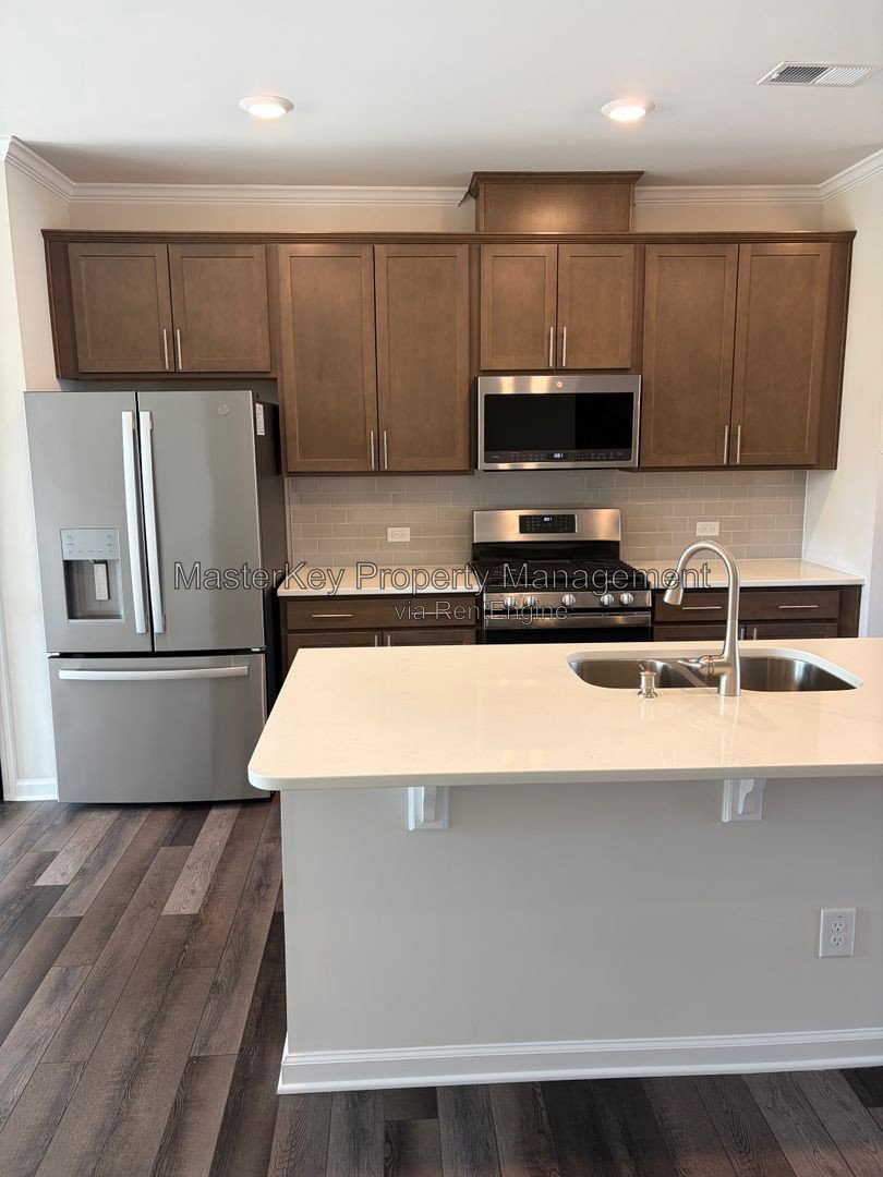 Spacious 4 Bedroom Townhome Located In Apex NC!!! property image