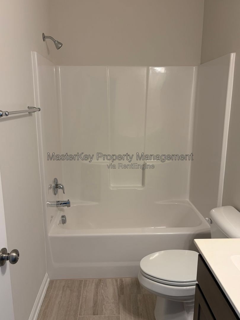 Spacious 4 Bedroom Townhome Located In Apex NC!!! property image