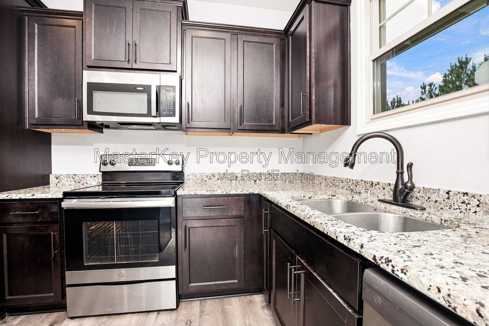 Spacious 3 Bedroom Single Family Home Located In Zebulon NC!!! property image
