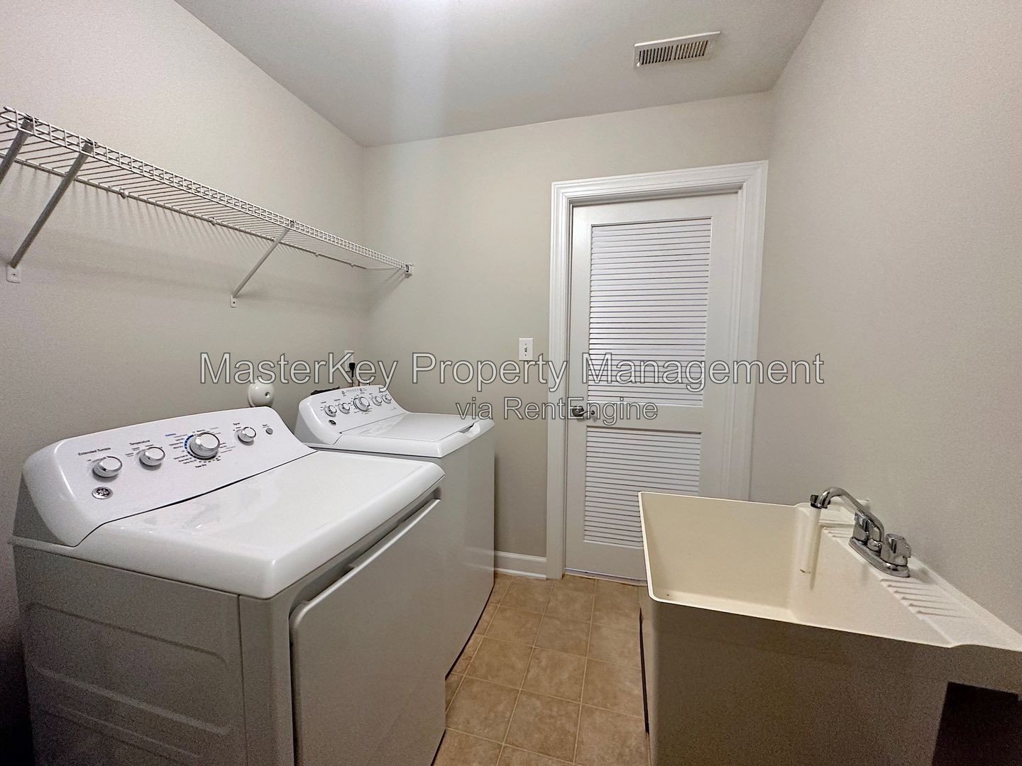Spacious 4 Bedroom Townhome Located In Morrisville NC!!! property image
