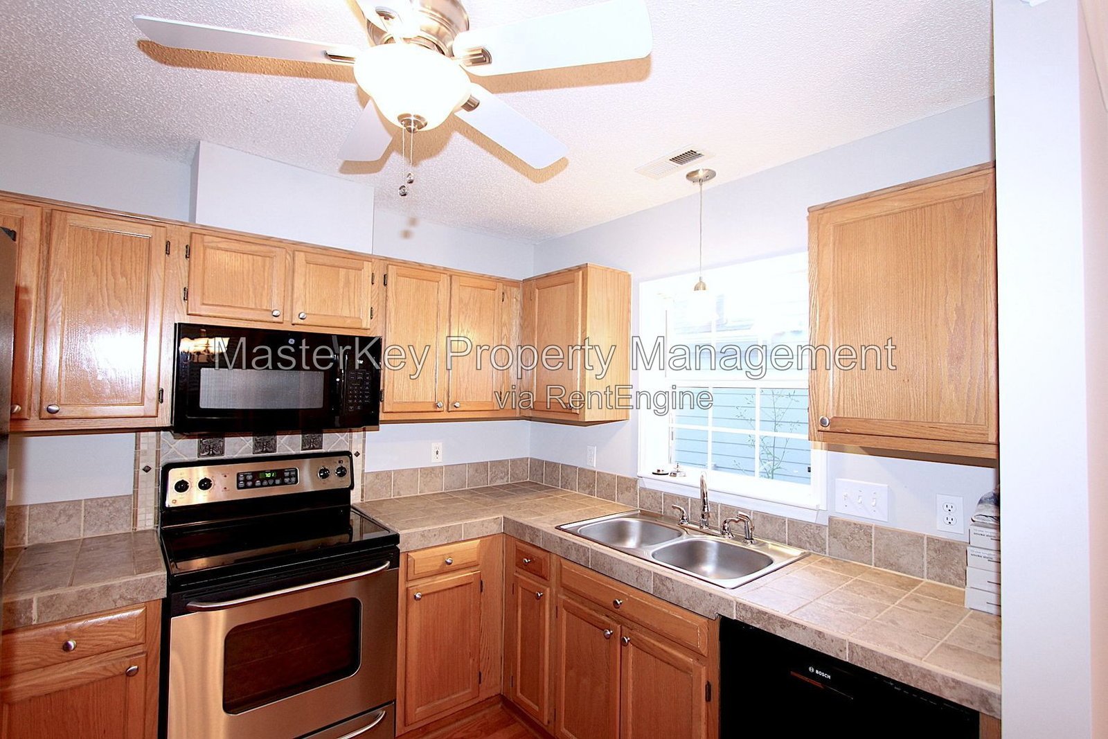 Charming 3-Bedroom, 2 Bathroom Single-Family in Holly Springs, NC property image