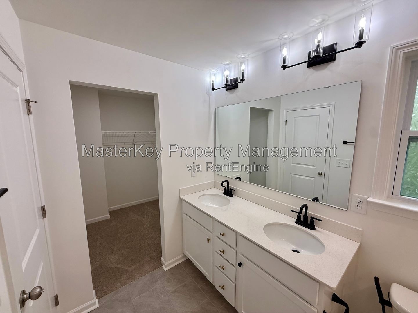 Spacious 4 Bedroom Single Family Located In Fuquay Varina NC!!! property image