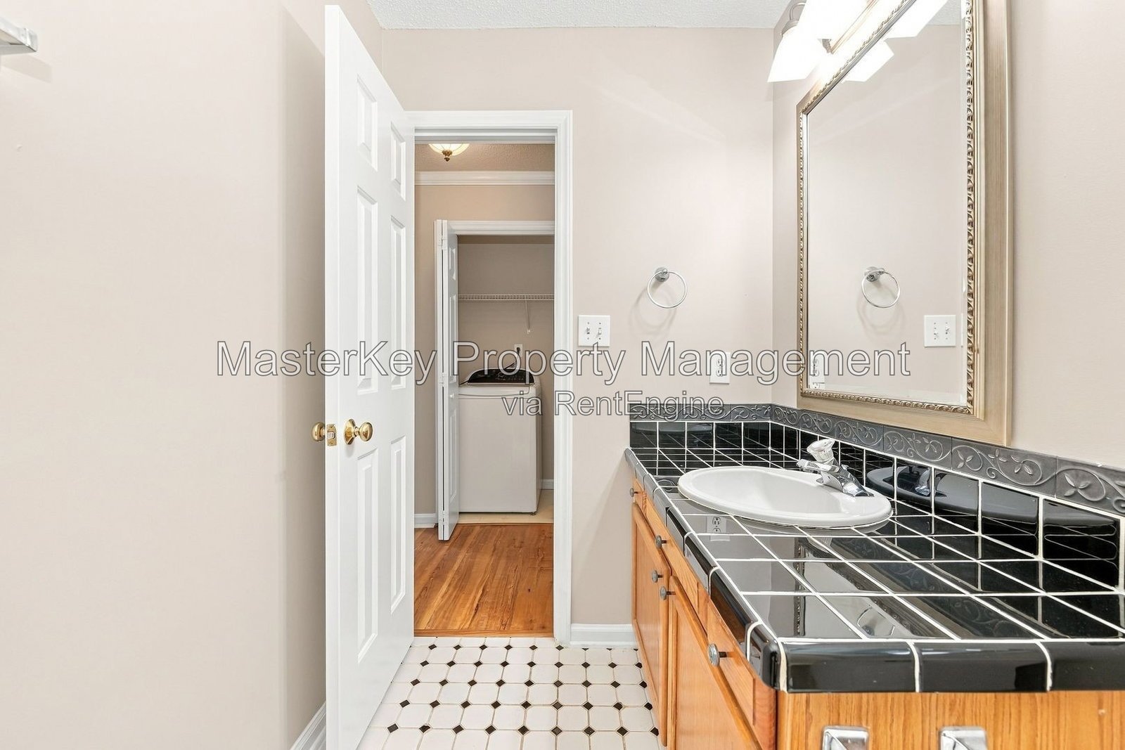 Charming 3-Bedroom, 2 Bathroom Single-Family in Holly Springs, NC property image