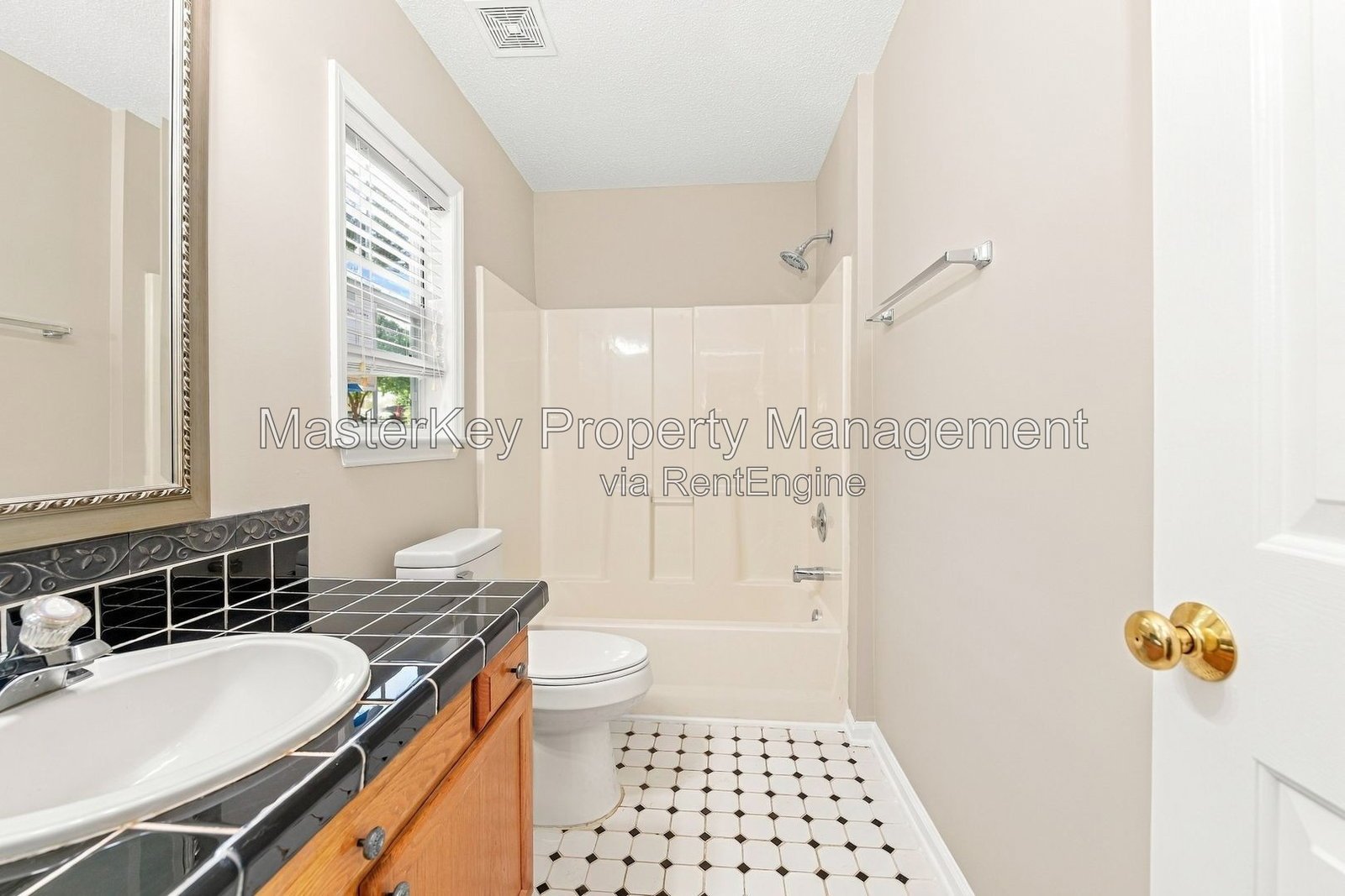 Charming 3-Bedroom, 2 Bathroom Single-Family in Holly Springs, NC property image