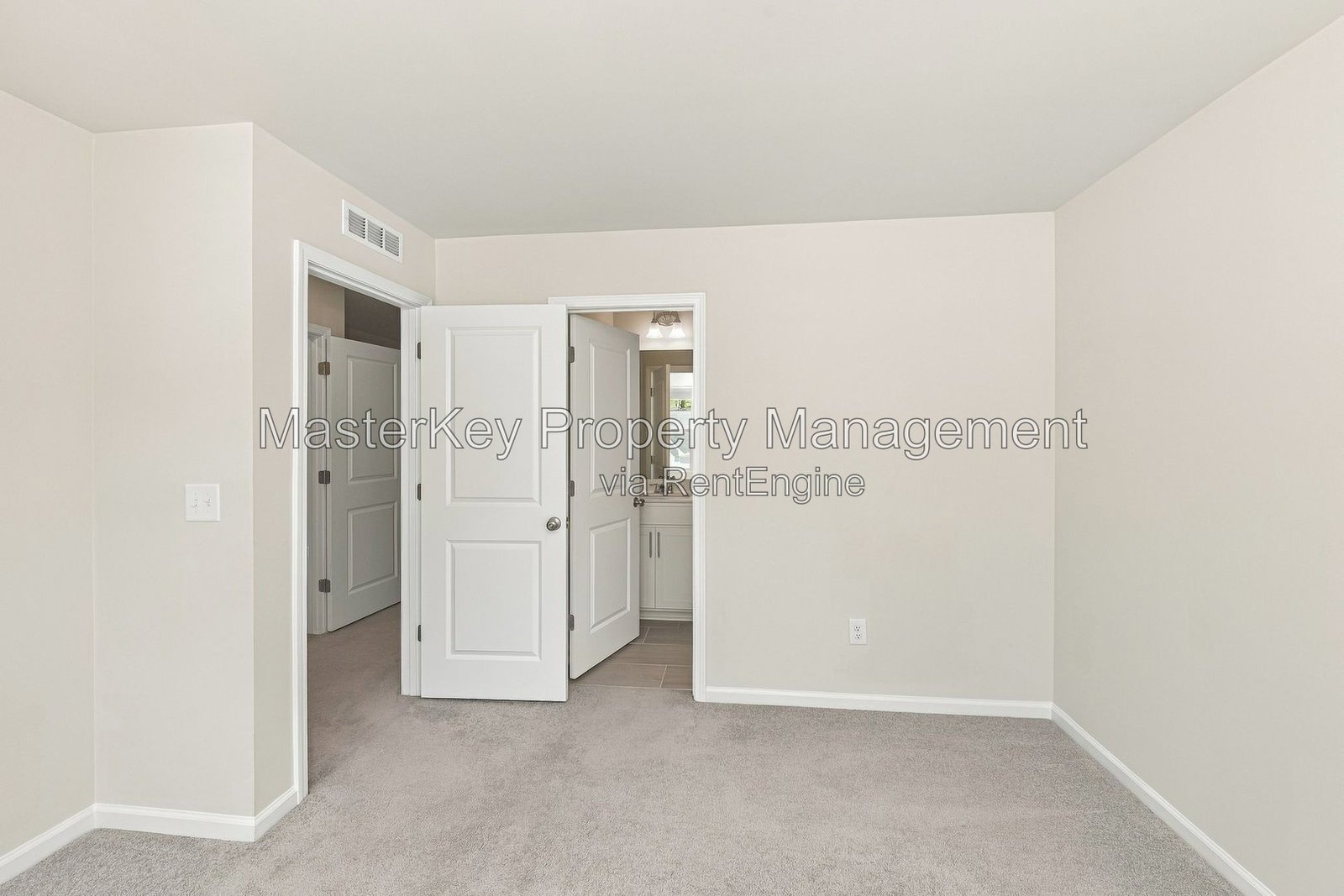 Spacious 3 Bedroom Townhome Located In Apex NC!!! property image