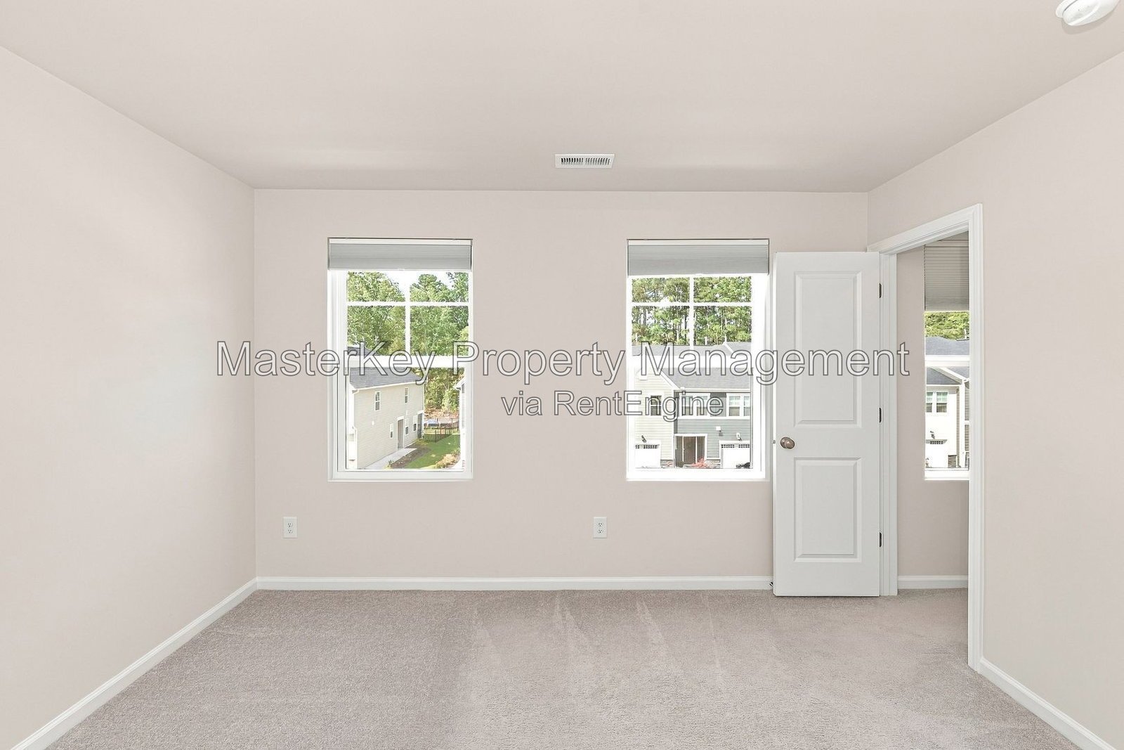 Spacious 3 Bedroom Townhome Located In Apex NC!!! property image