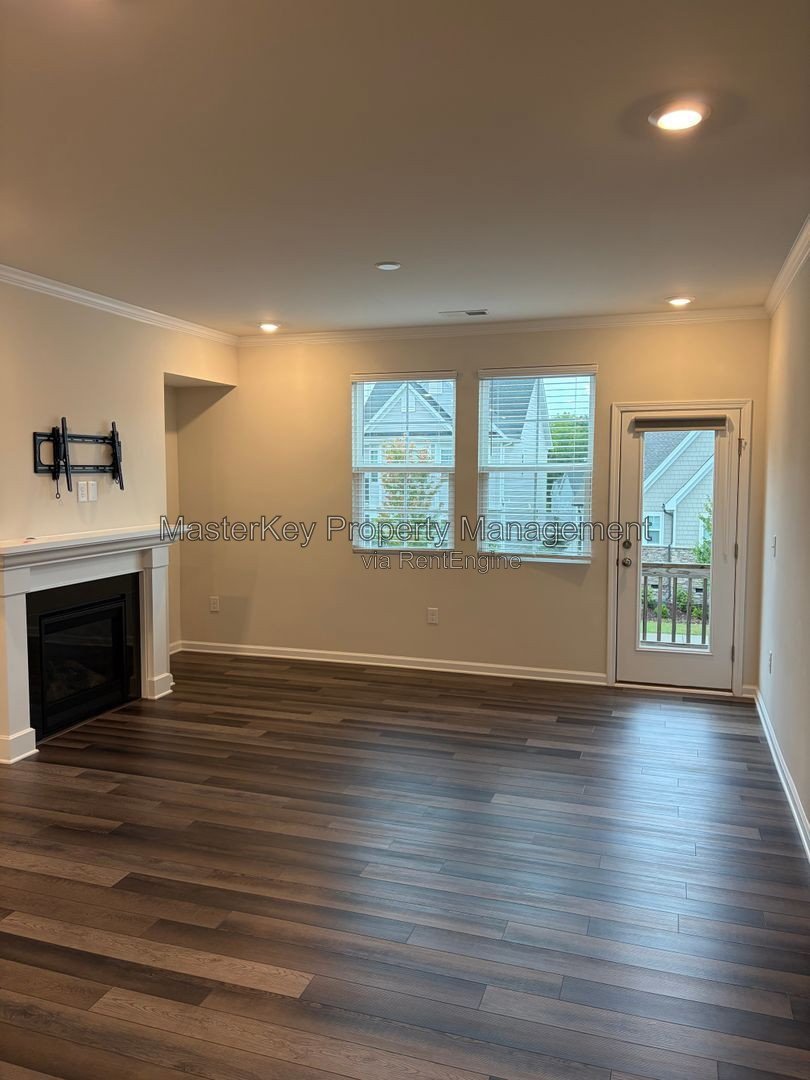Spacious 4 Bedroom Townhome Located In Apex NC!!! property image