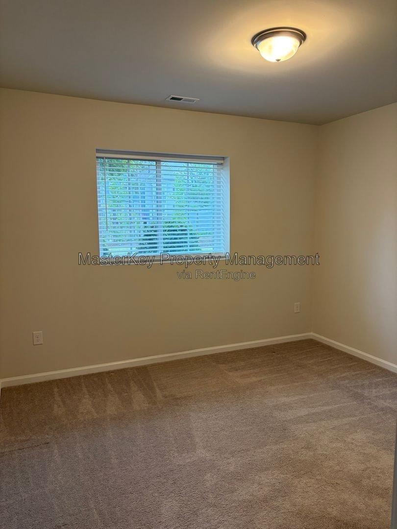 Spacious 4 Bedroom Townhome Located In Apex NC!!! property image