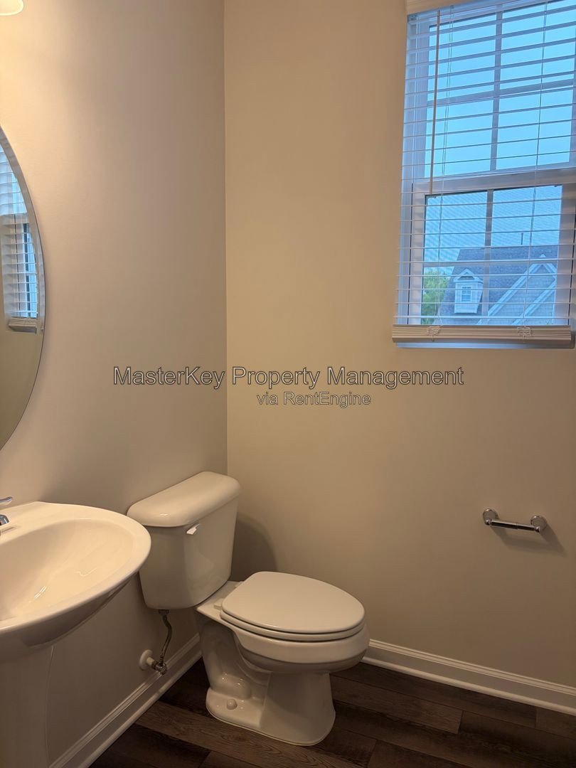 Spacious 4 Bedroom Townhome Located In Apex NC!!! property image