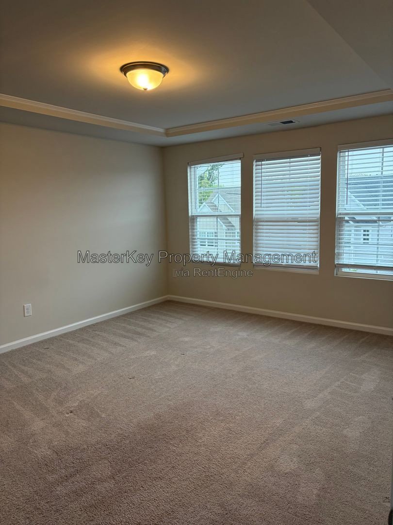 Spacious 4 Bedroom Townhome Located In Apex NC!!! property image