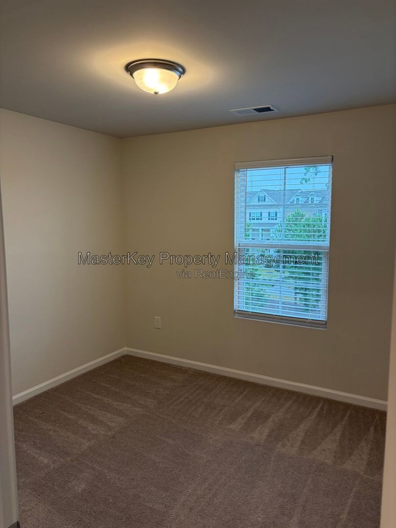 Spacious 4 Bedroom Townhome Located In Apex NC!!! property image