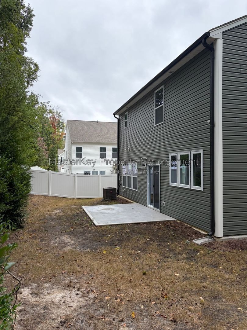 Spacious 4 Bedroom Single Family Located In Fuquay Varina NC!!! property image
