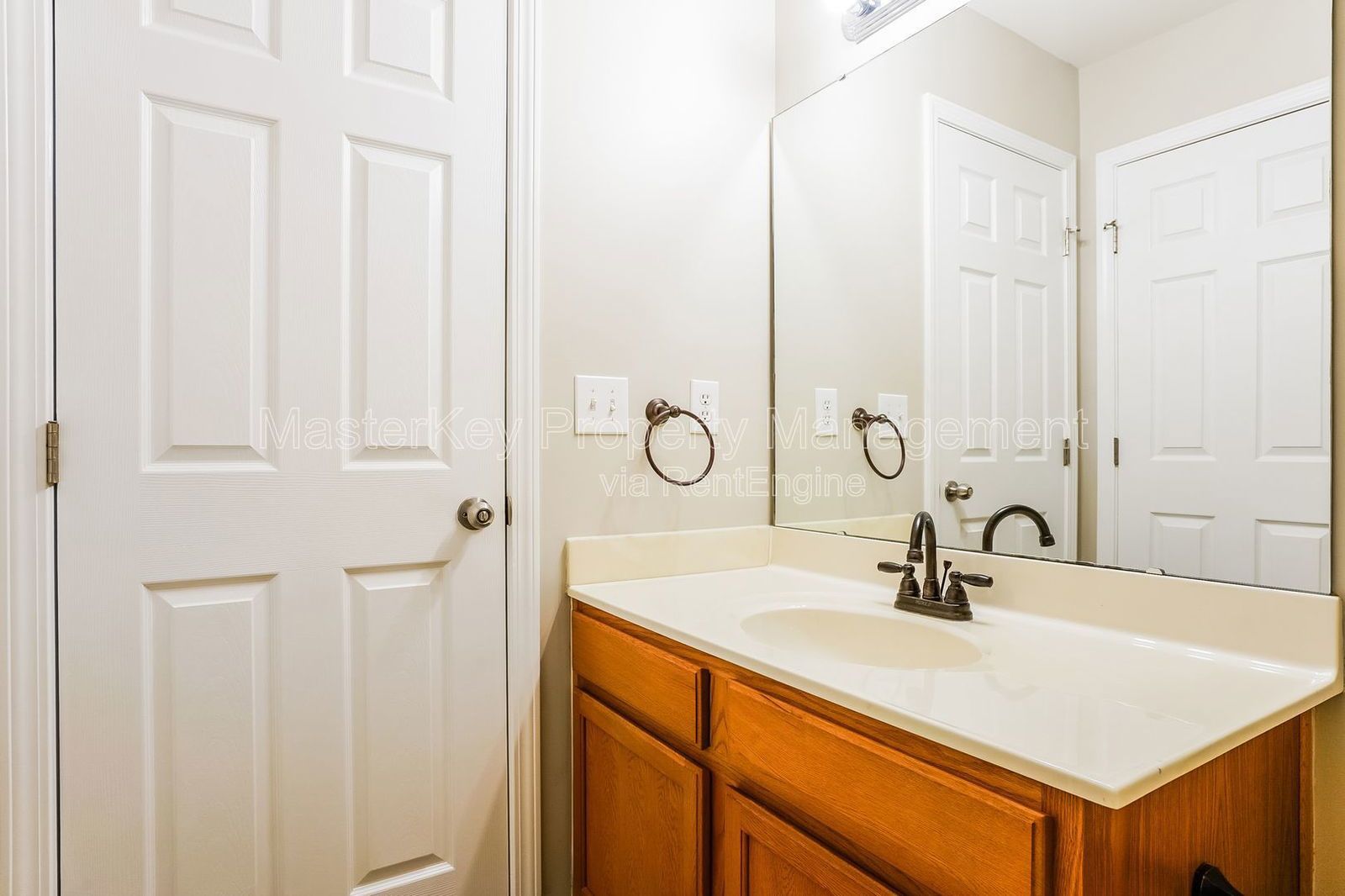 Charming 3-Bedroom, 2.5 Bathroom Single-Family in Raleigh, NC property image