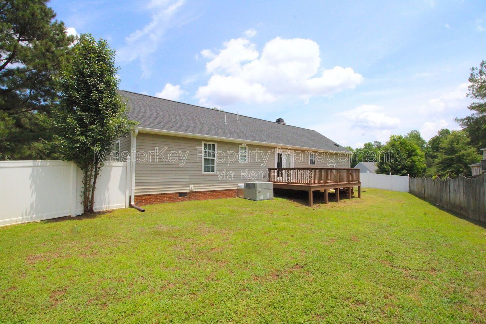 Beautiful 3 Bedroom Ranch Style Home in Holly Springs! property image