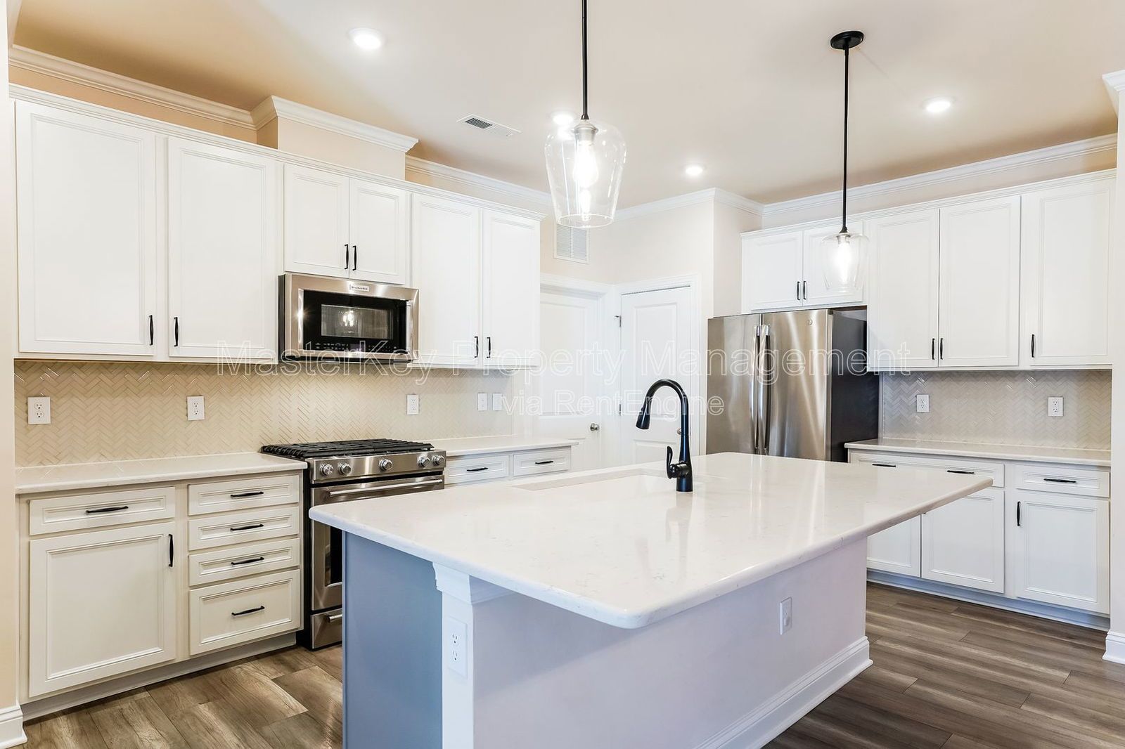 Luxury 4 Bedroom Townhome in Cary! property image