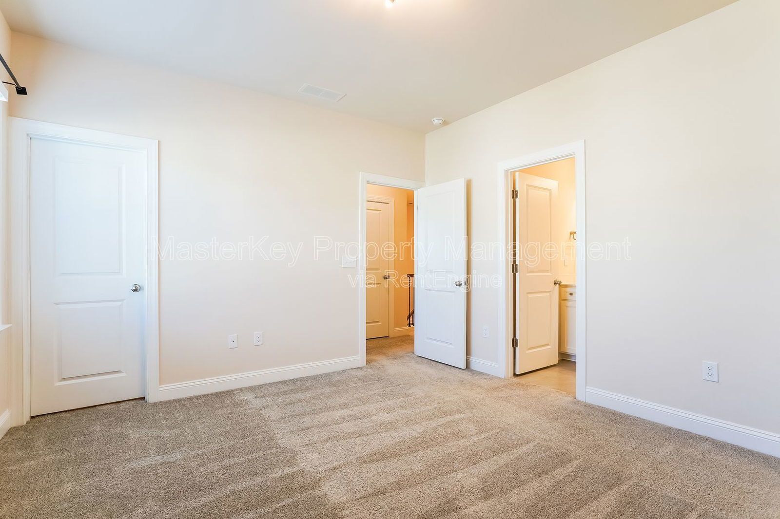 Luxury 4 Bedroom Townhome in Cary! property image