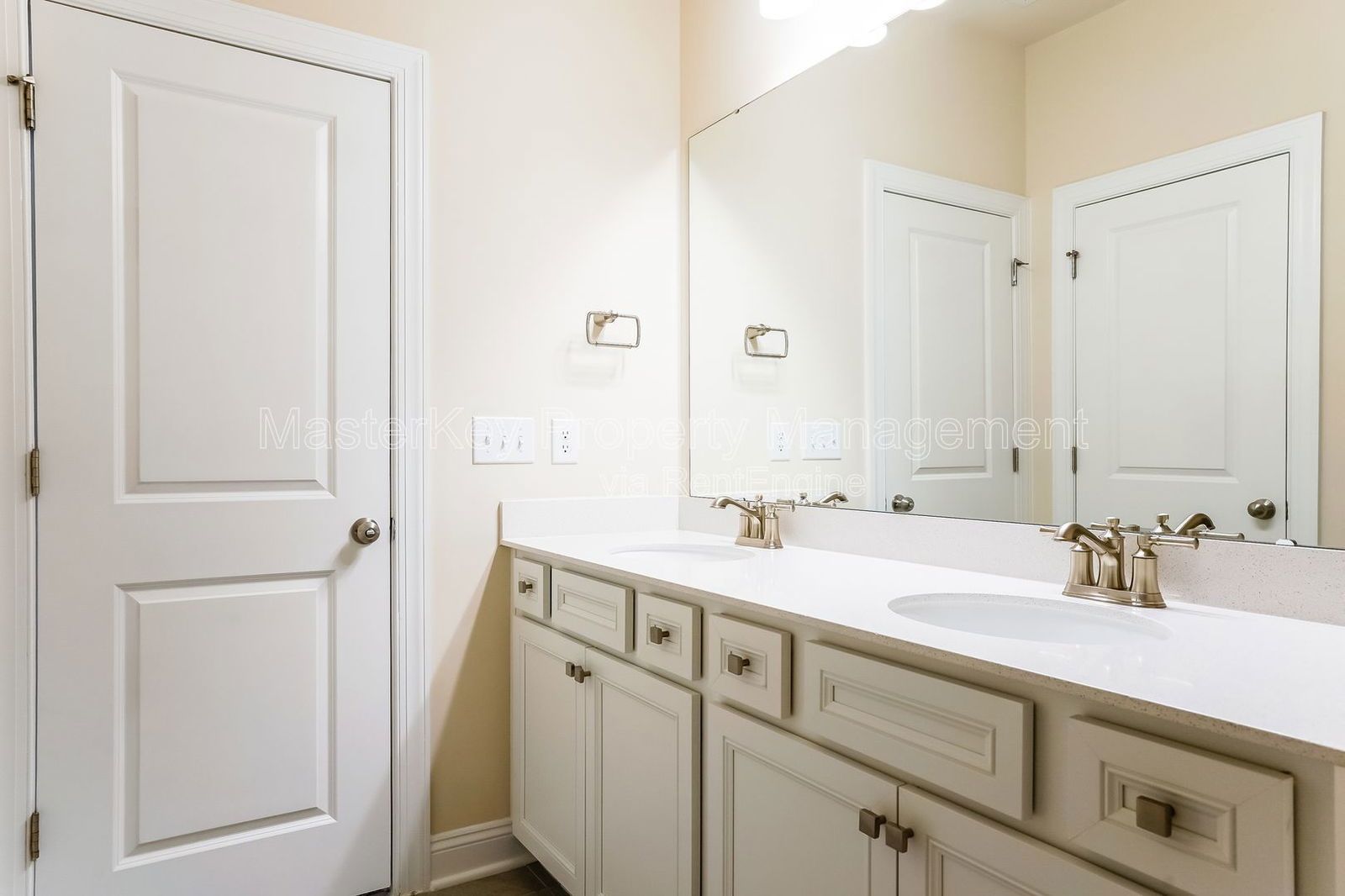 Luxury 4 Bedroom Townhome in Cary! property image