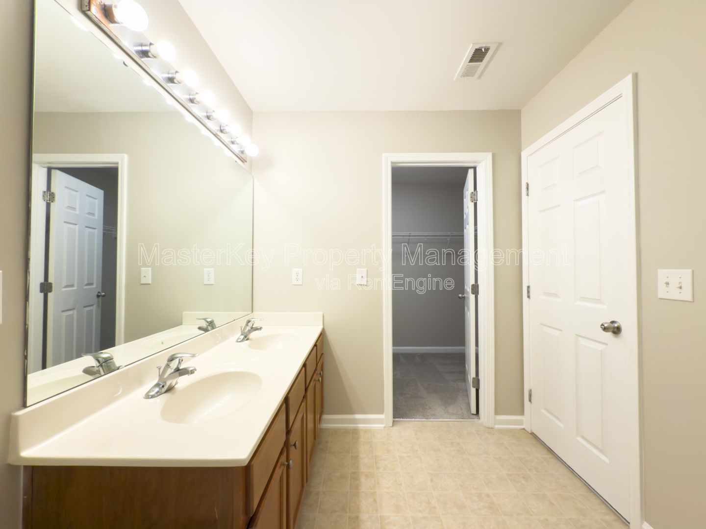 COMING SOON! Well Maintained 2 Story Townhome! property image