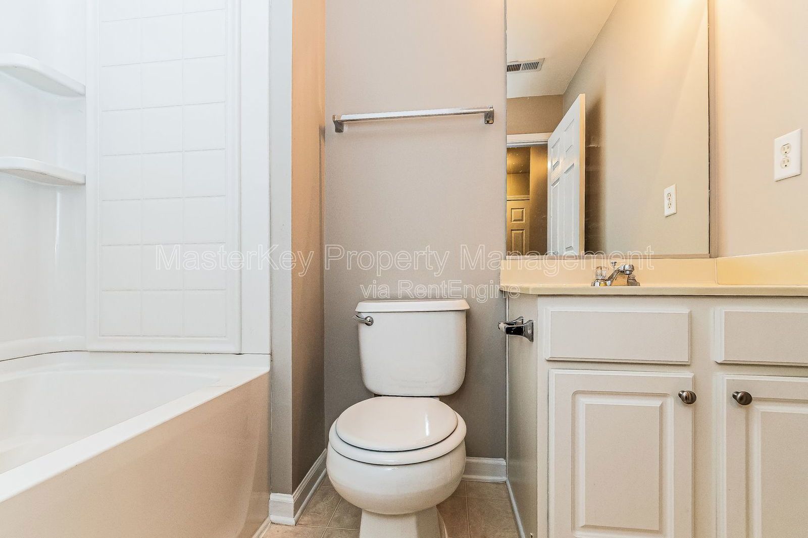 End Unit 3 Bedroom Townhome in Apex! property image