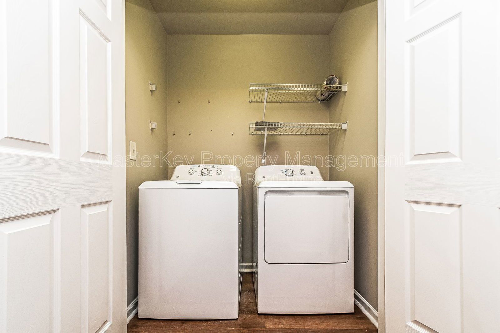 End Unit 3 Bedroom Townhome in Apex! property image