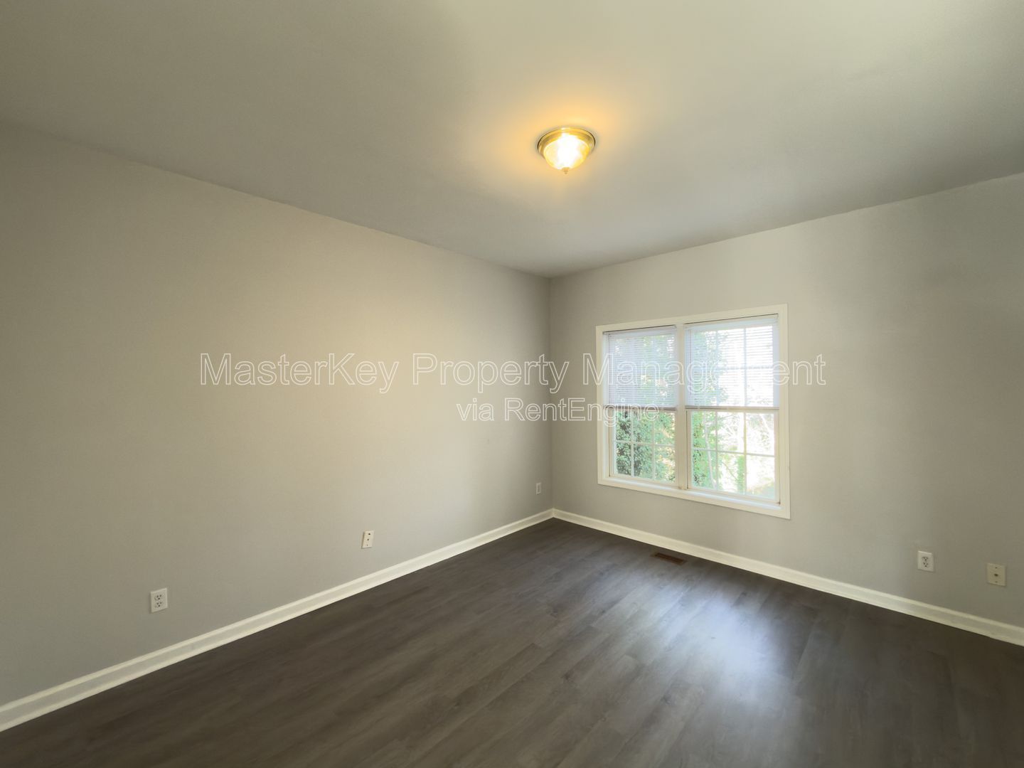 End Unit 3 Bedroom Townhome in Raleigh! property image