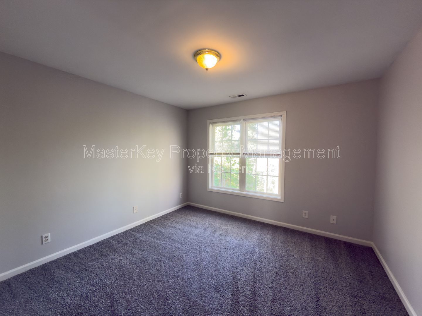 End Unit 3 Bedroom Townhome in Raleigh! property image