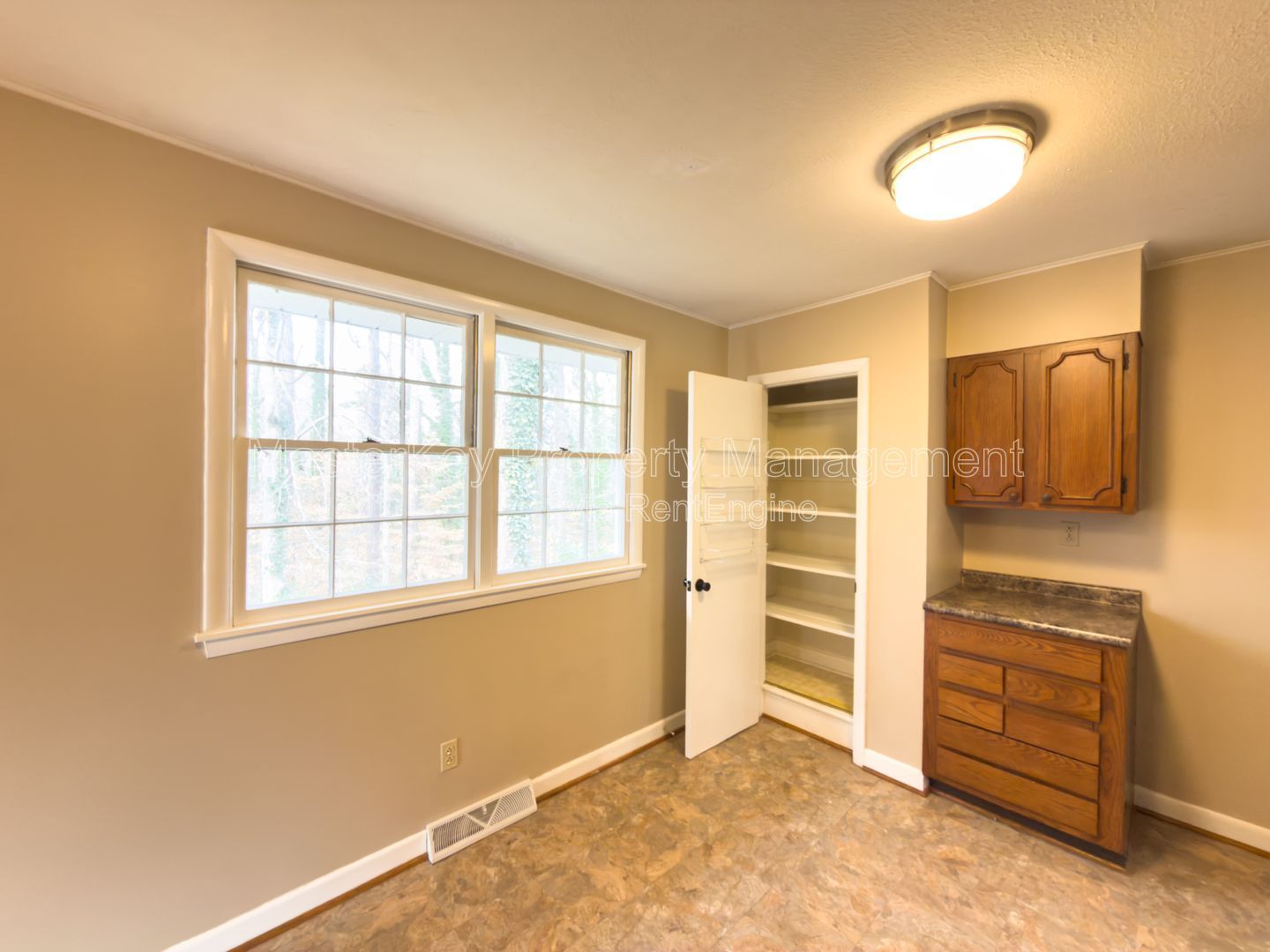 Spacious 4 Bedroom Home in Raleigh! Near North Hills Club! property image