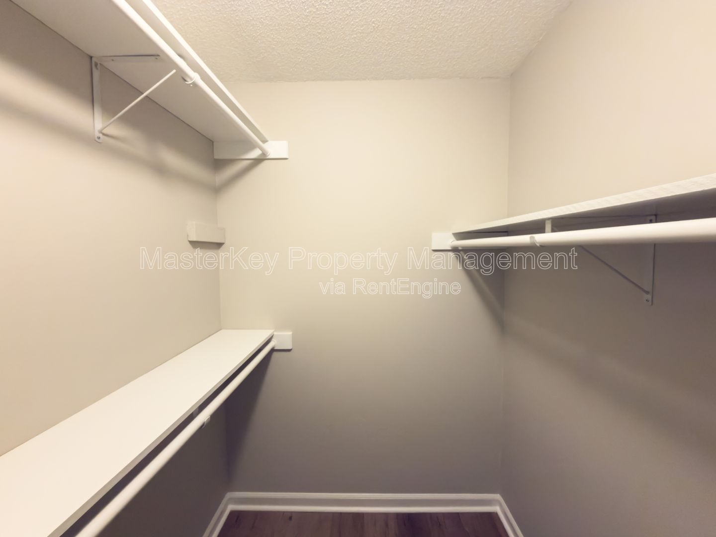 Comfortable 3 Bedroom Townhouse in North Hills! property image