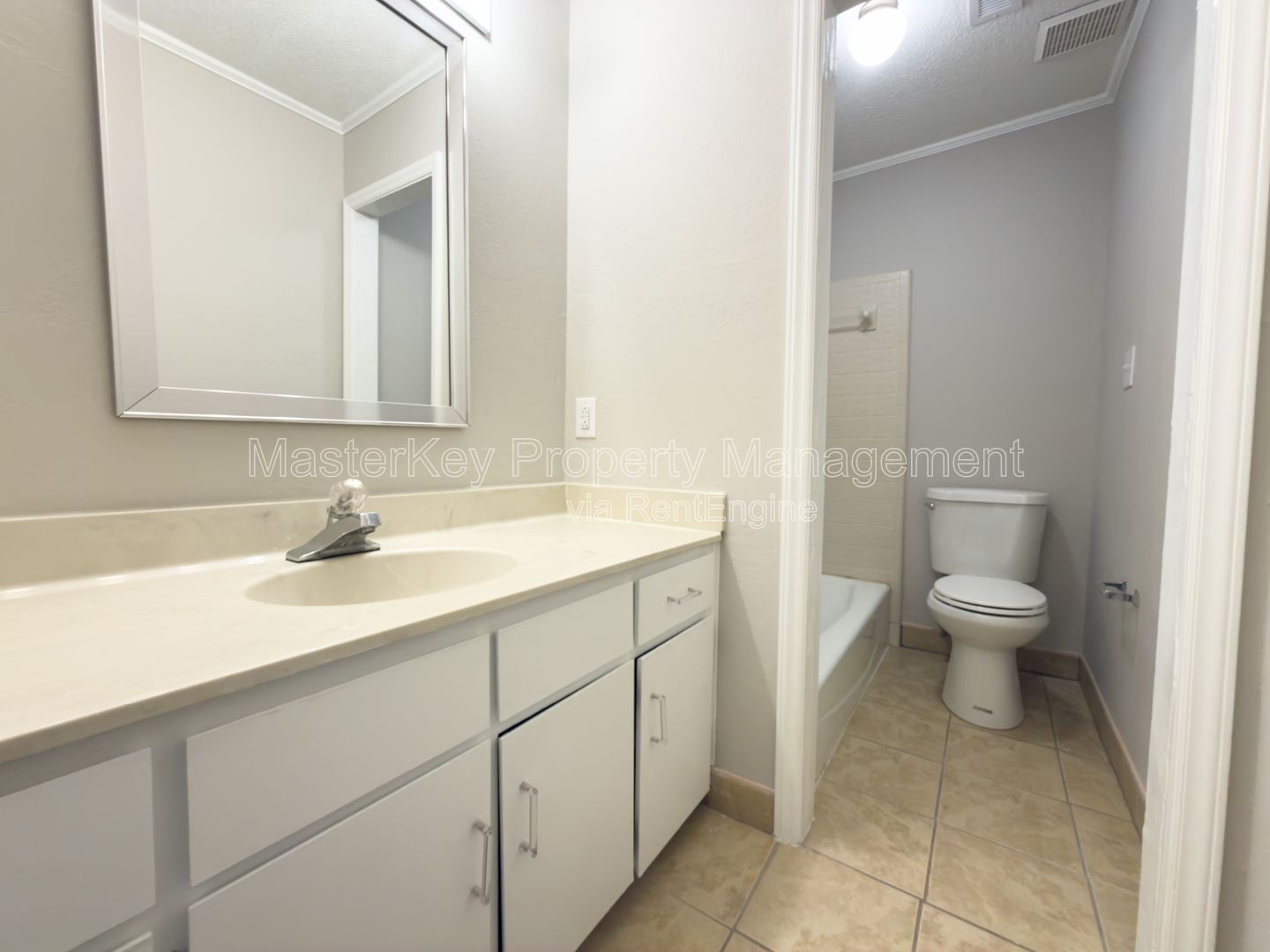 Comfortable 3 Bedroom Townhouse in North Hills! property image