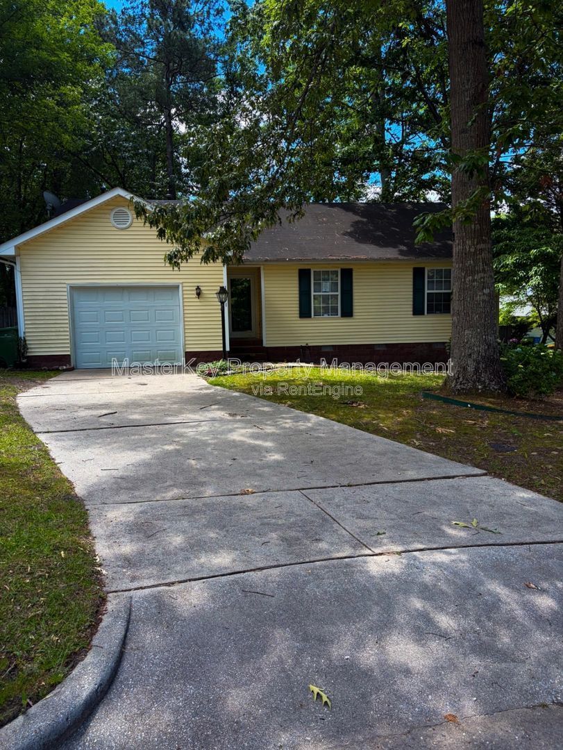 Spacious 3 Bedroom Single Family Located In Fuquay!!! property image
