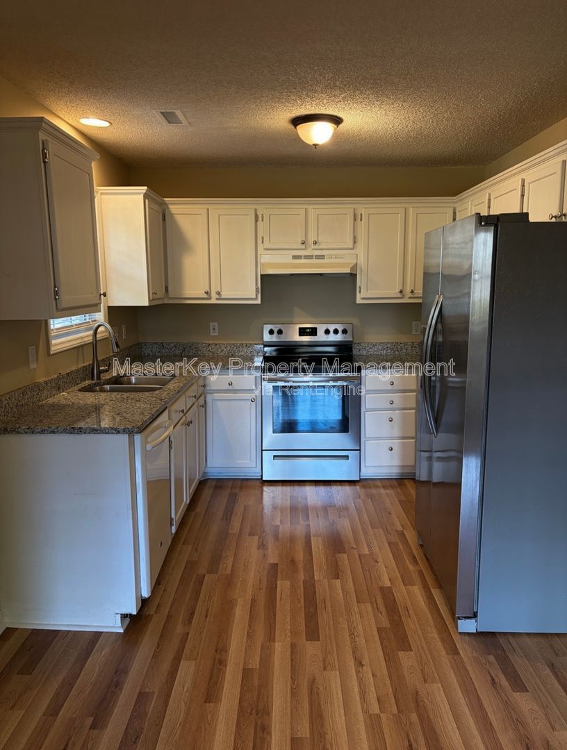 Spacious 3 Bedroom Single Family Located In Fuquay!!! property image