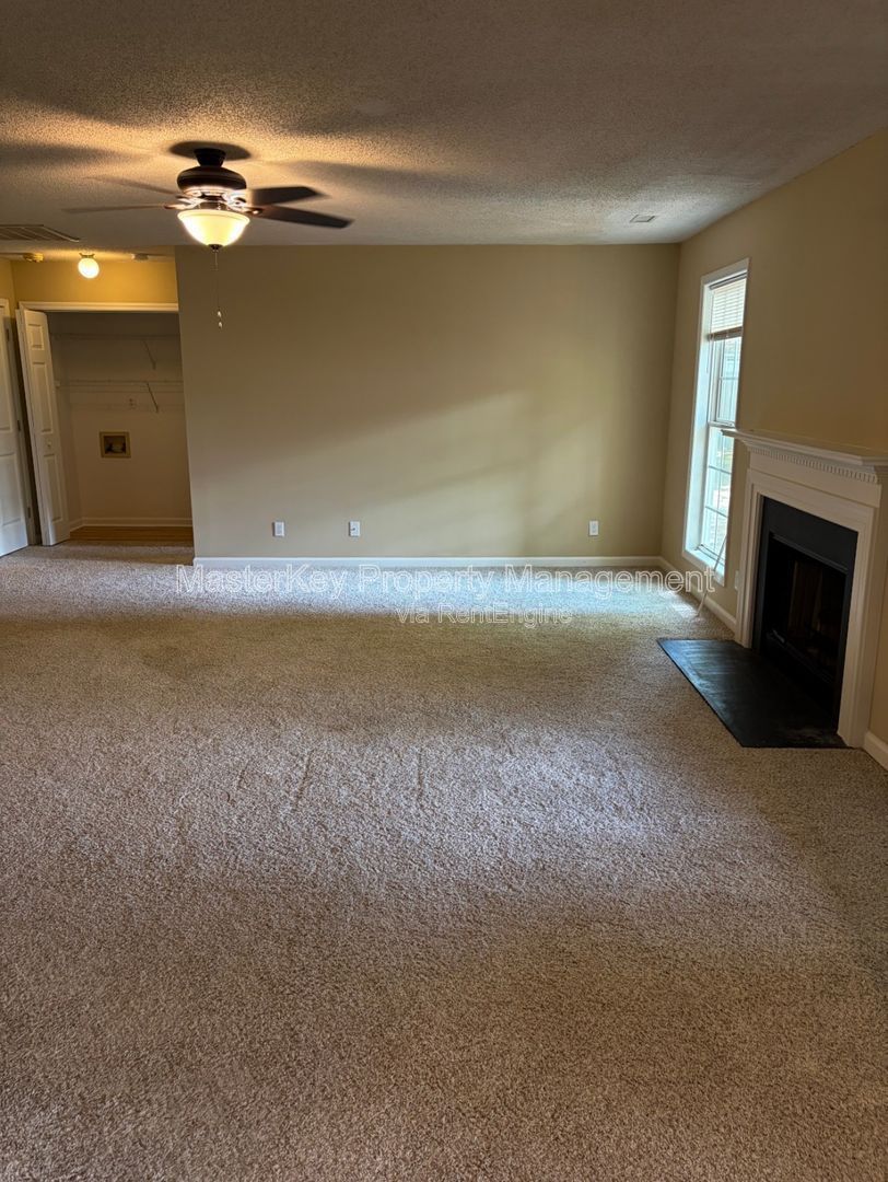 Spacious 3 Bedroom Single Family Located In Fuquay!!! property image
