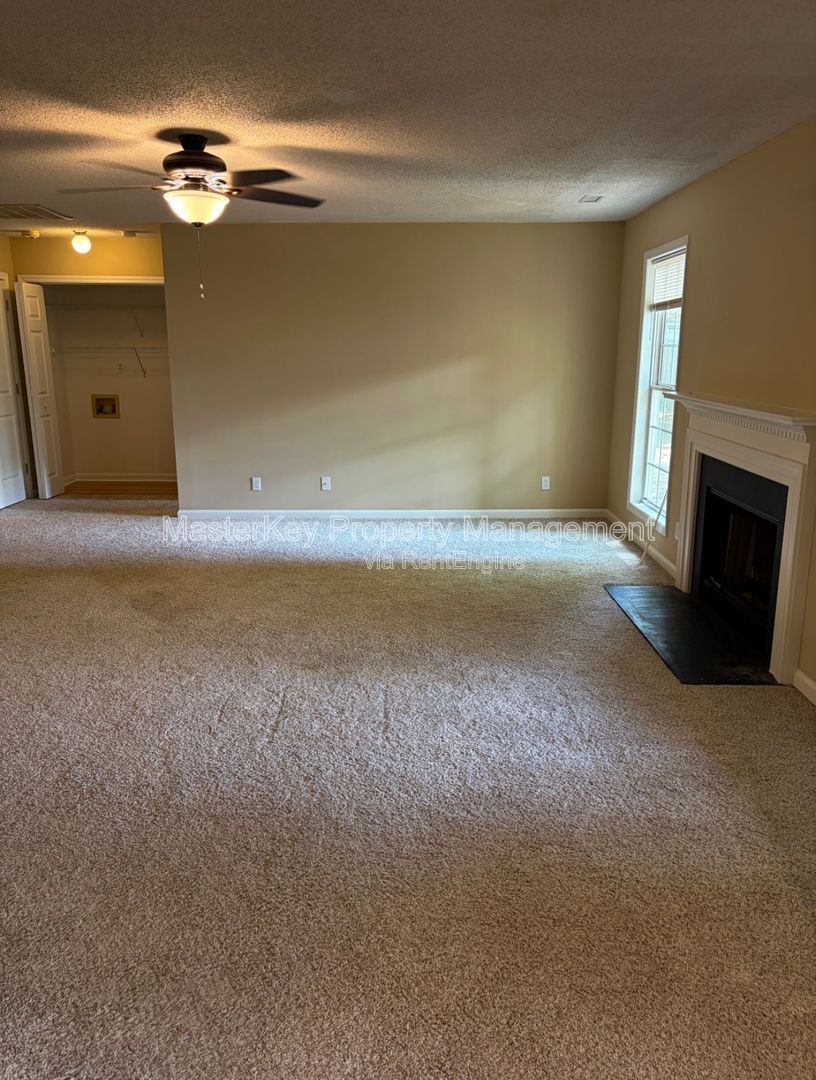Spacious 3 Bedroom Single Family Located In Fuquay!!! property image