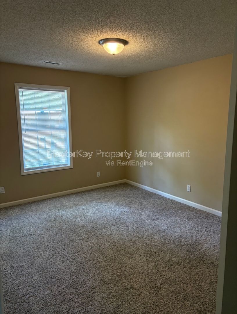 Spacious 3 Bedroom Single Family Located In Fuquay!!! property image