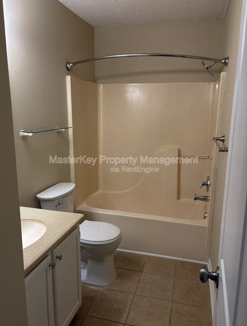 Spacious 3 Bedroom Single Family Located In Fuquay!!! property image