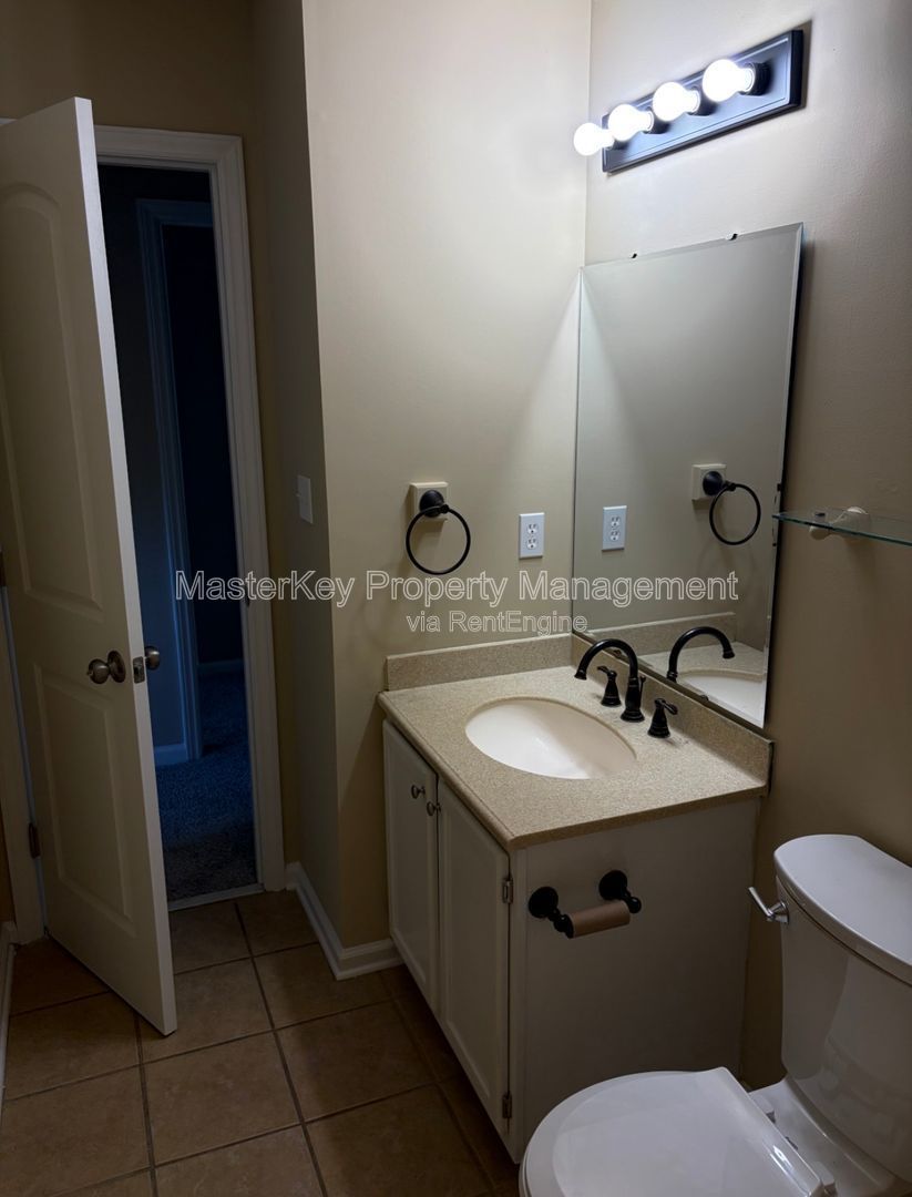 Spacious 3 Bedroom Single Family Located In Fuquay!!! property image
