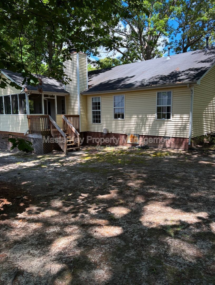 Spacious 3 Bedroom Single Family Located In Fuquay!!! property image