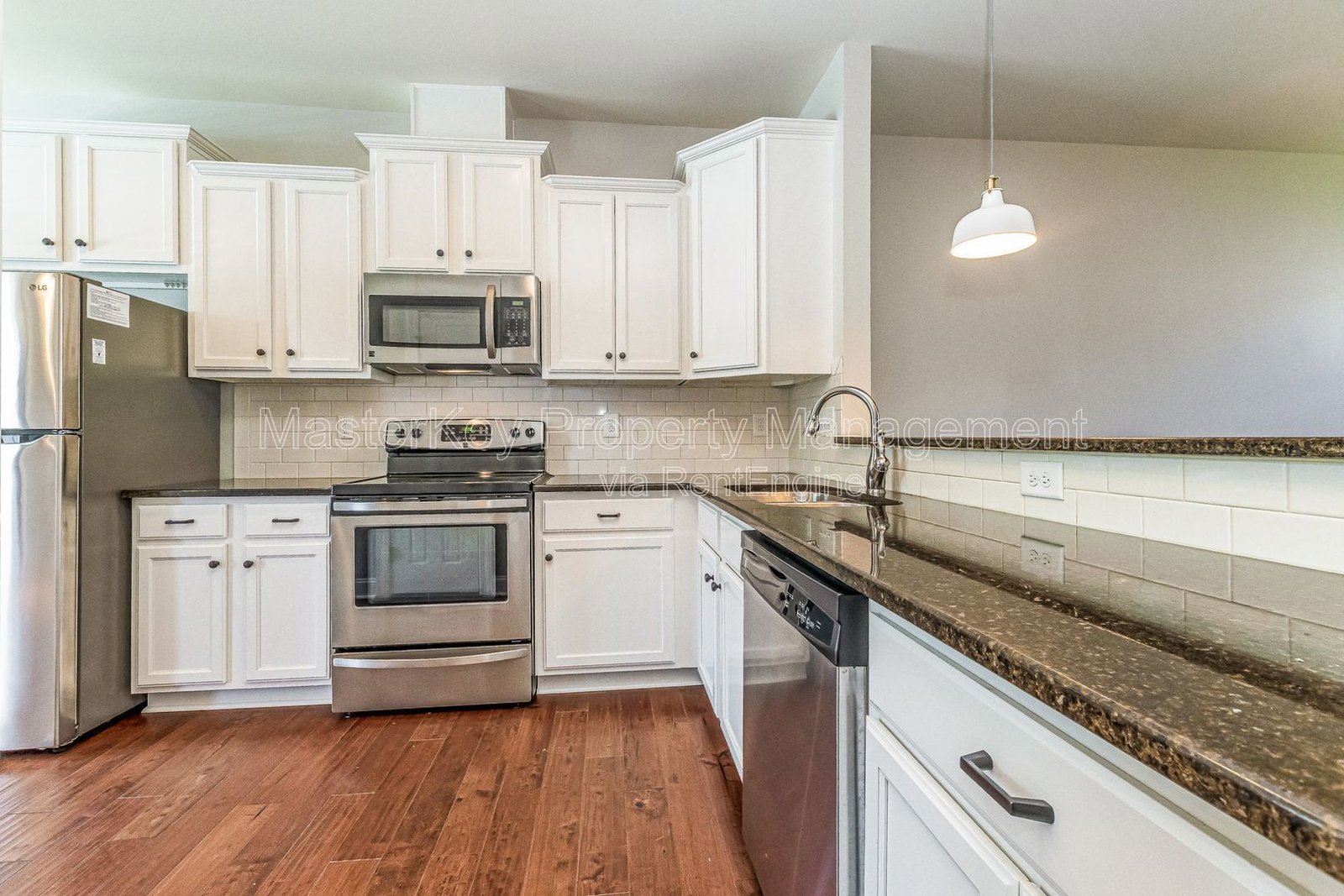 Spacious 2 Bedroom Townhome Located In Raleigh NC!!! property image