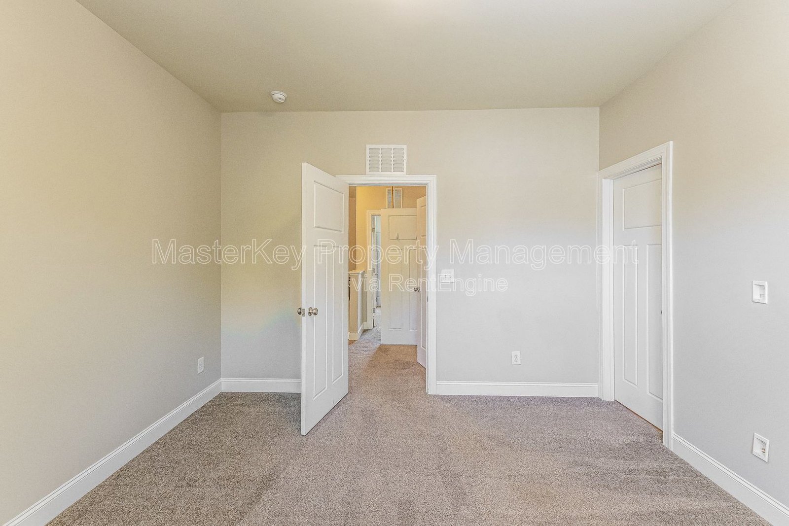 Spacious 2 Bedroom Townhome Located In Raleigh NC!!! property image