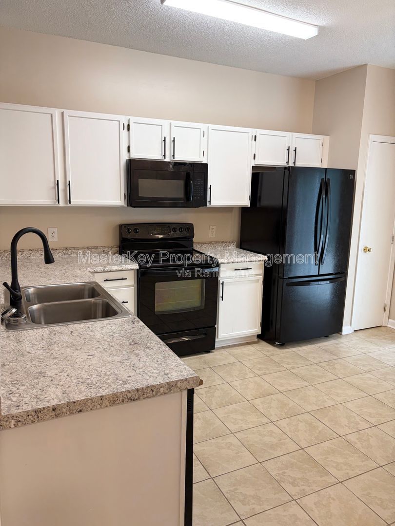 Spacious 3 Bedroom Single Family Home Located In Fuquay!!! property image