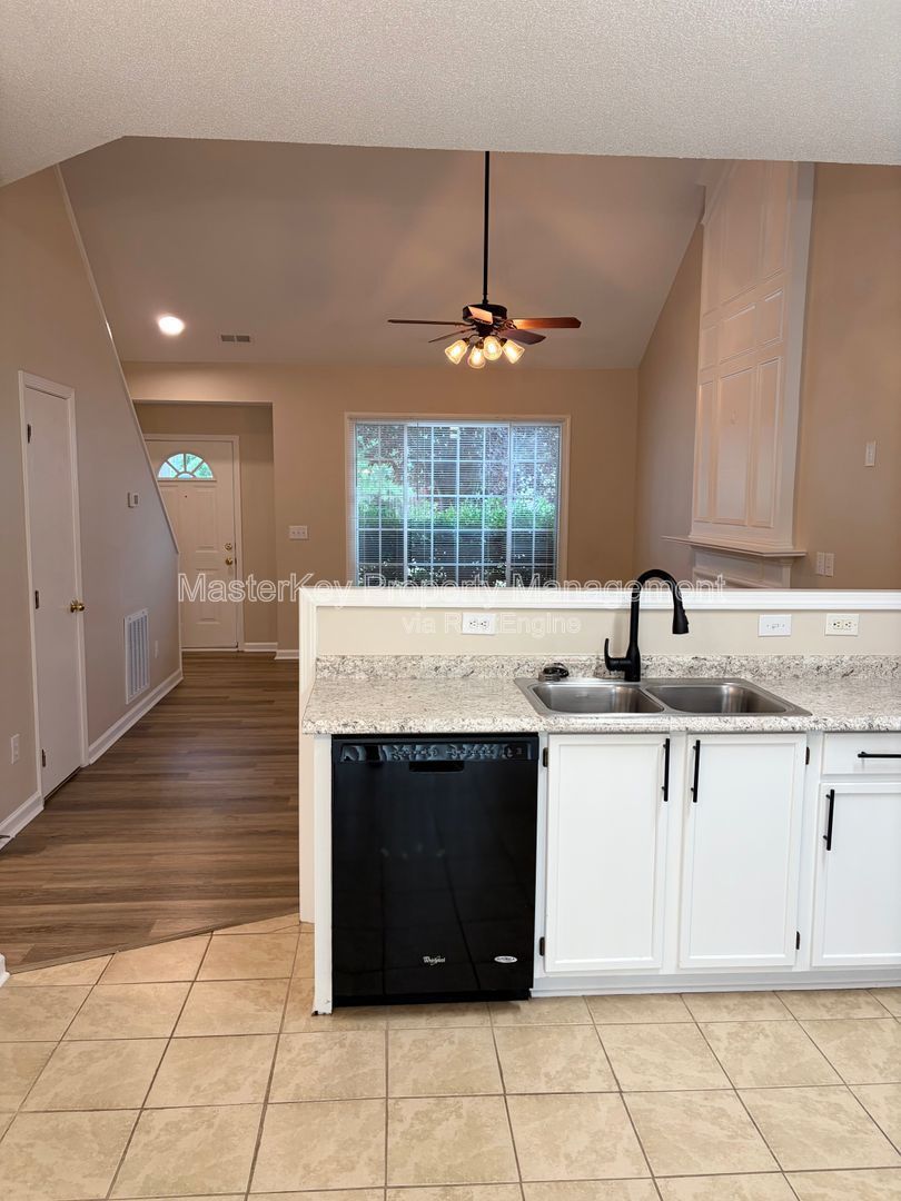 Spacious 3 Bedroom Single Family Home Located In Fuquay!!! property image