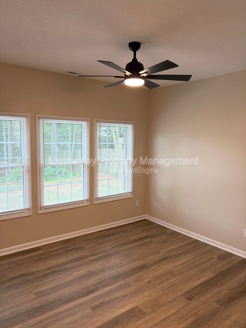 Spacious 3 Bedroom Single Family Home Located In Fuquay!!! property image