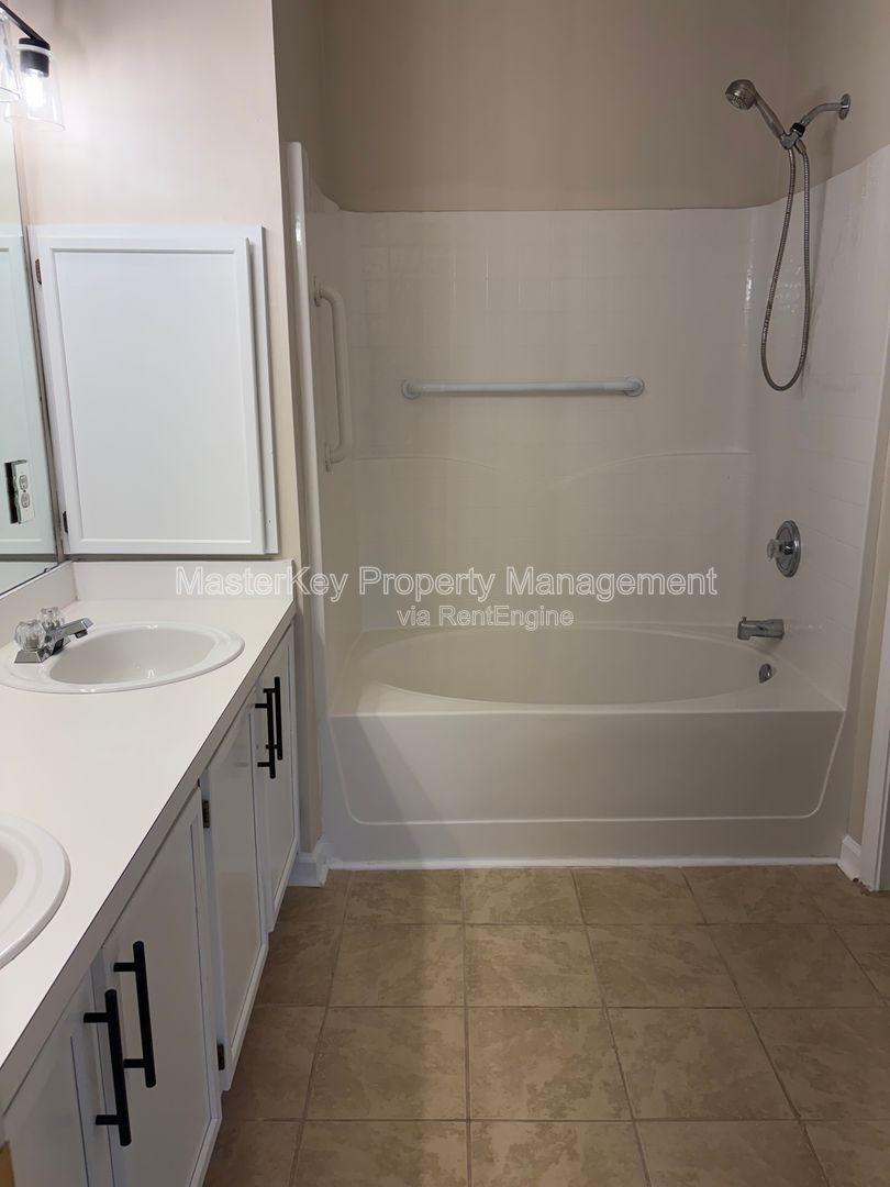 Spacious 3 Bedroom Single Family Home Located In Fuquay!!! property image