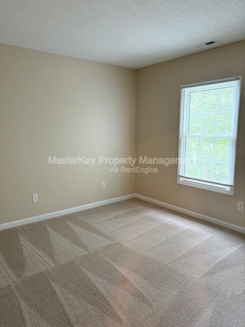 Spacious 3 Bedroom Single Family Home Located In Fuquay!!! property image