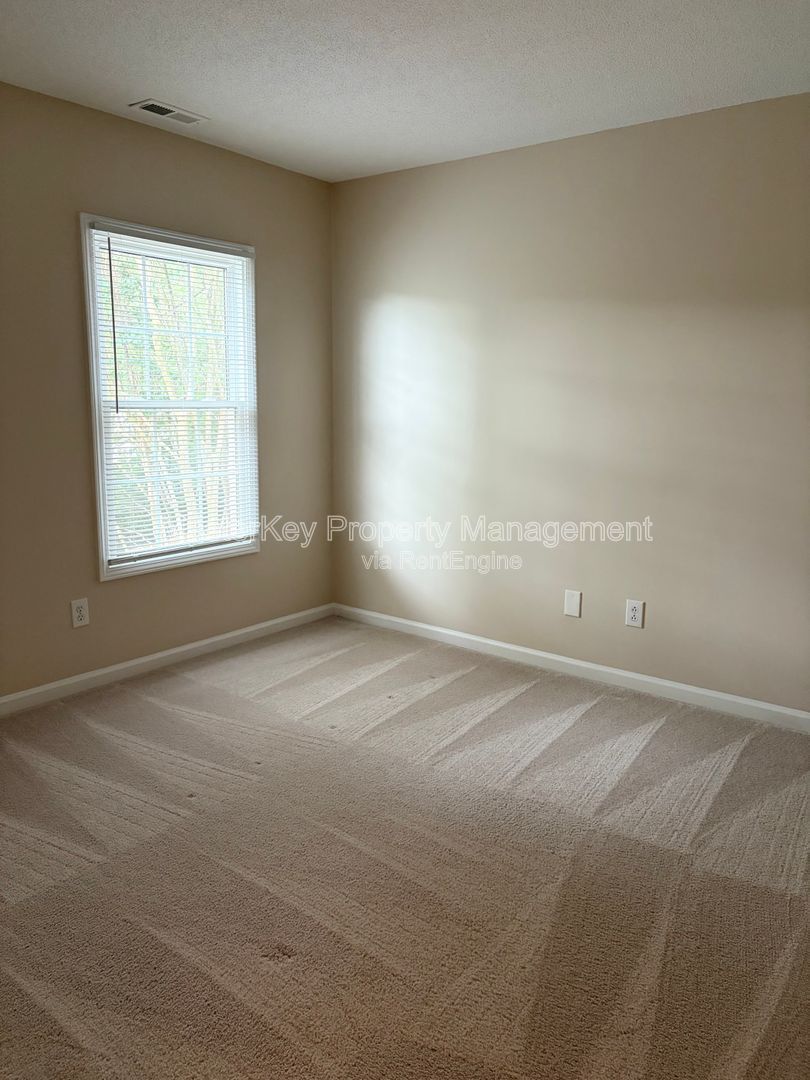 Spacious 3 Bedroom Single Family Home Located In Fuquay!!! property image