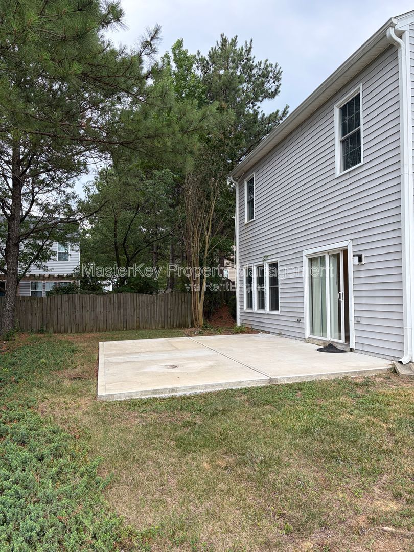 Spacious 3 Bedroom Single Family Home Located In Fuquay!!! property image